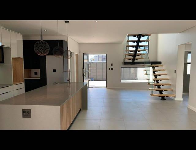 4 BEDROOM FREESTANDING FOR SALE IN SANDOWN